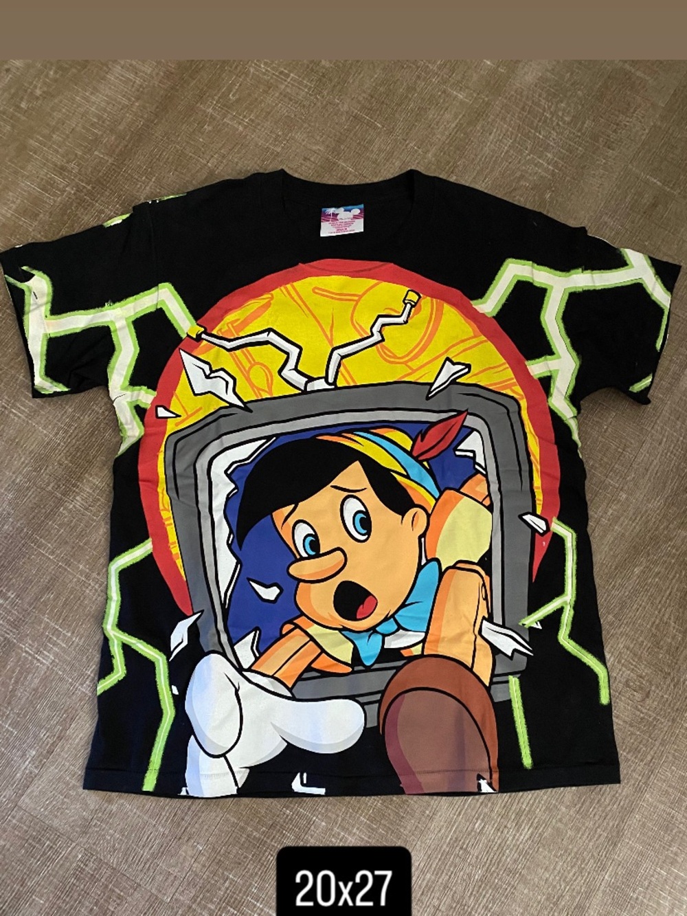 Pinocchio tee men’s medium I miss the 90’s glow in the dark Disney